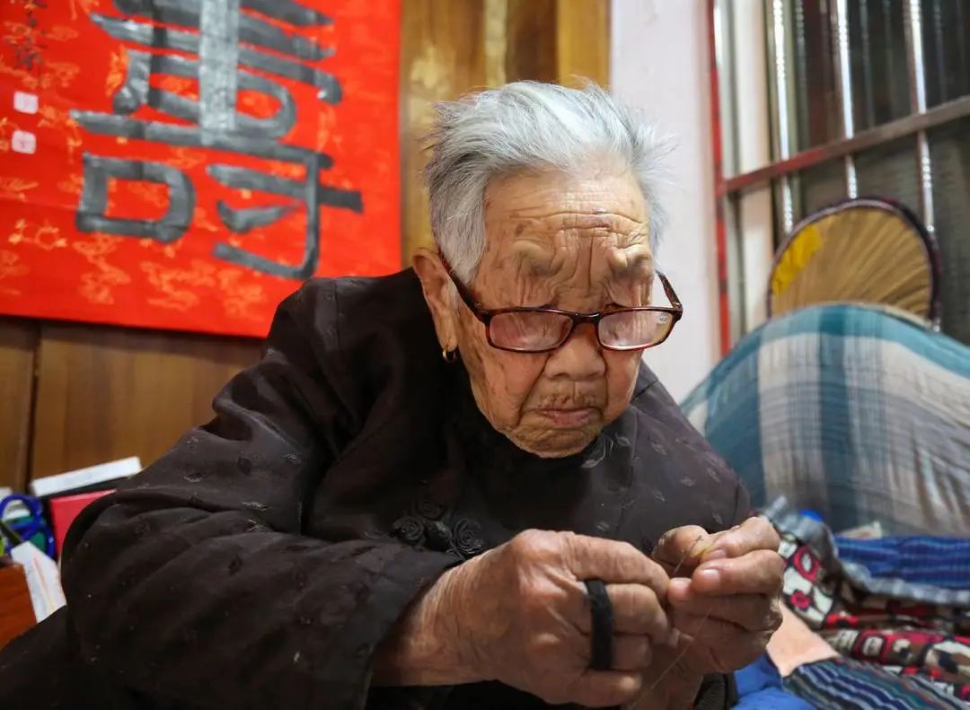 99歲還能擀麵條縫衣紉針徐州這位老人的長壽秘訣竟是