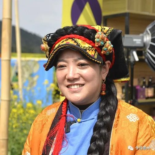 花田就是直播间嘉绒姐姐阿娟为崇州专场带货