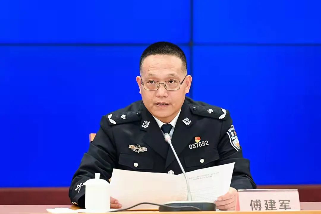 发布会上,市公安局党委委员,副局长傅建军介绍全市电子《浙江省居住证