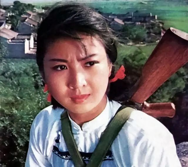 大家的眼前,是否一下子就出现了吴海燕所扮演的海岛女民兵海霞那