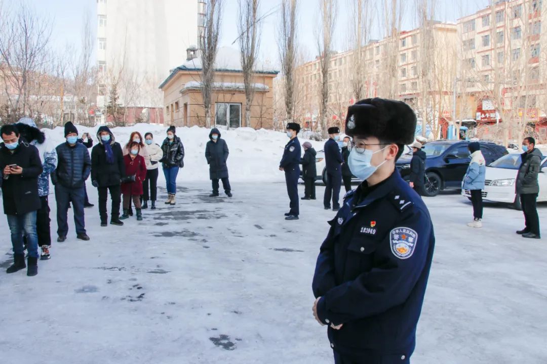 战疫故事抚远市公安局全力护航第十二次全民核酸检测实战演练