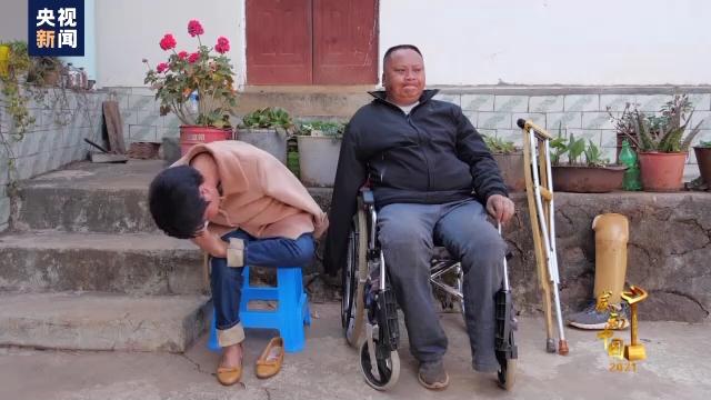 但同时,张顺东原本受伤的两只脚因为过度劳累而溃烂,不得不先后截肢.