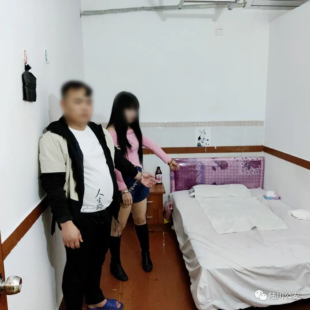 玉林某按摩店内藏猫腻6名男女正干这事被抓现行