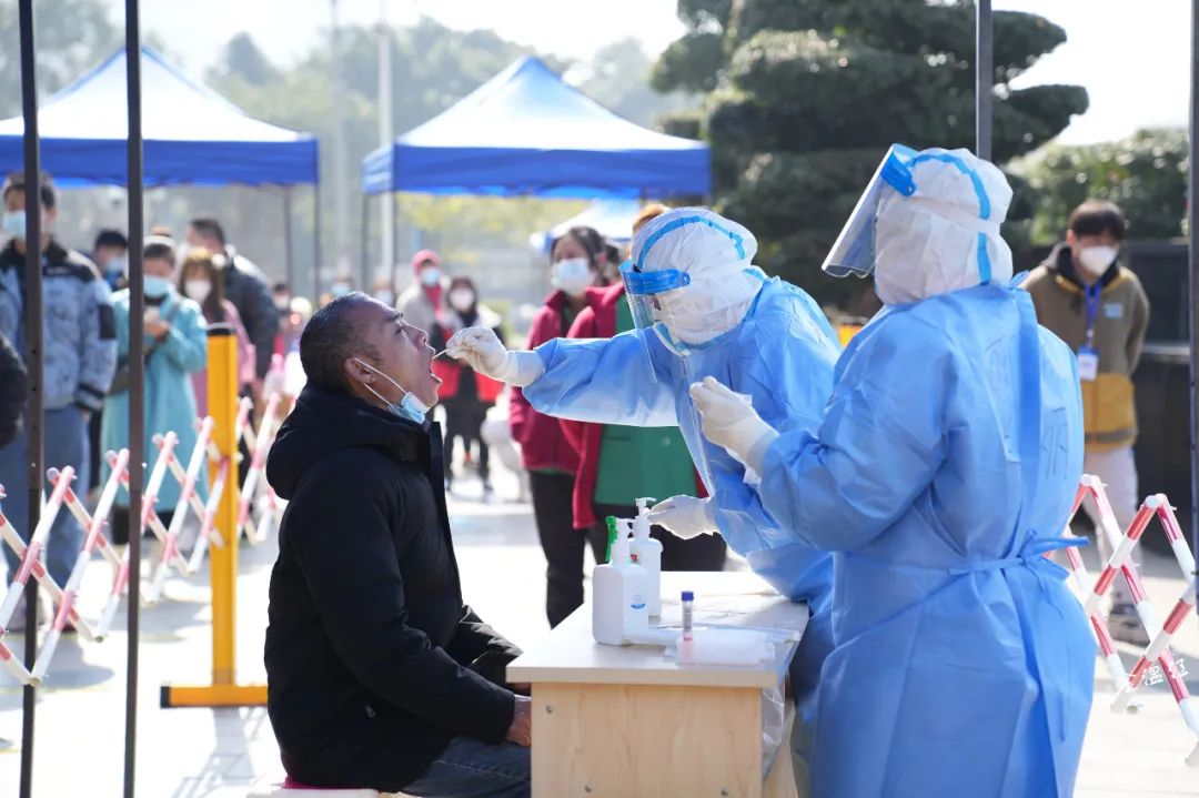 温江柳城街道创新兵团作战法织牢疫情防控网