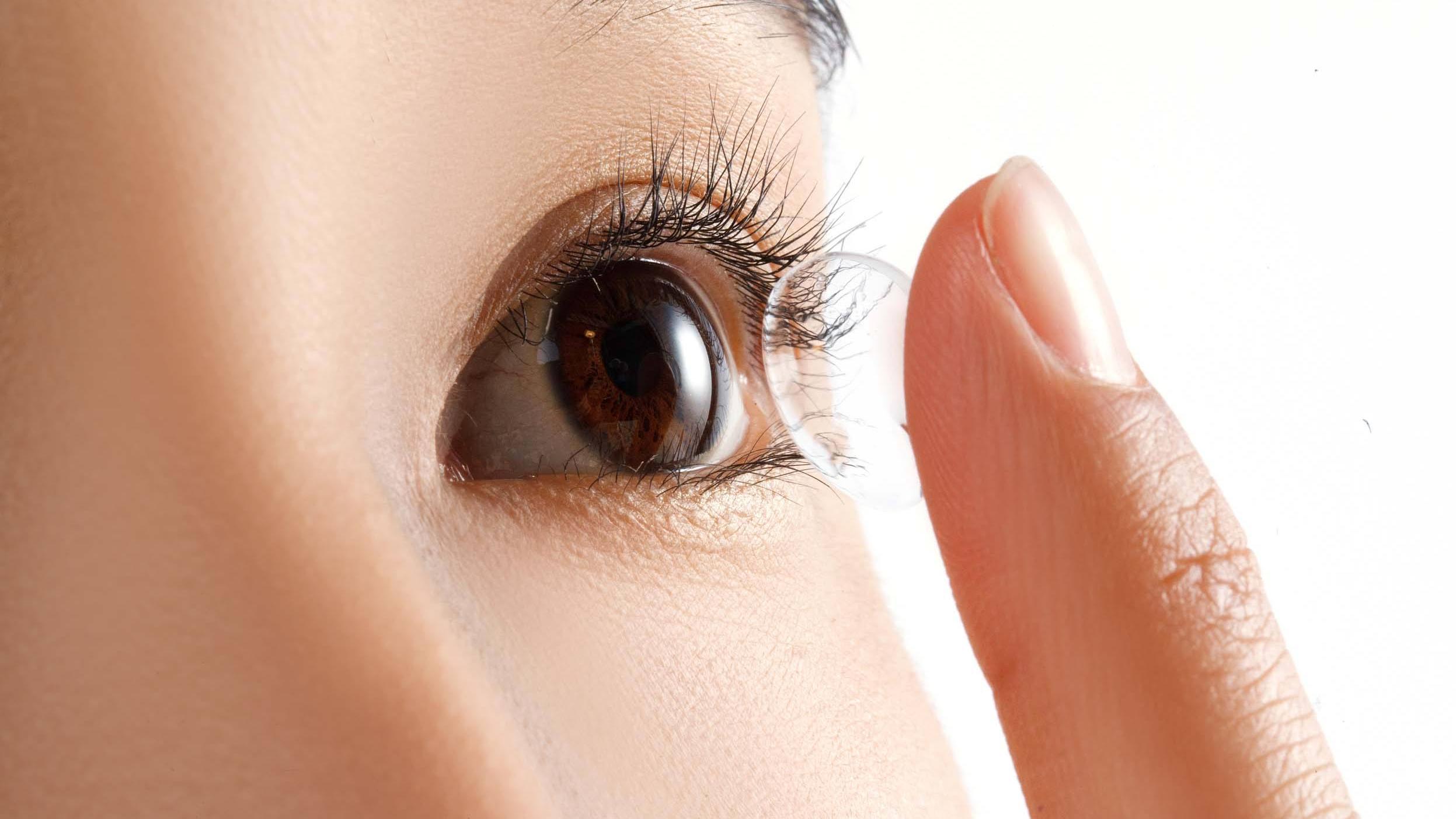 全球首款药物洗脱隐形眼镜，可解决过敏和酸痒