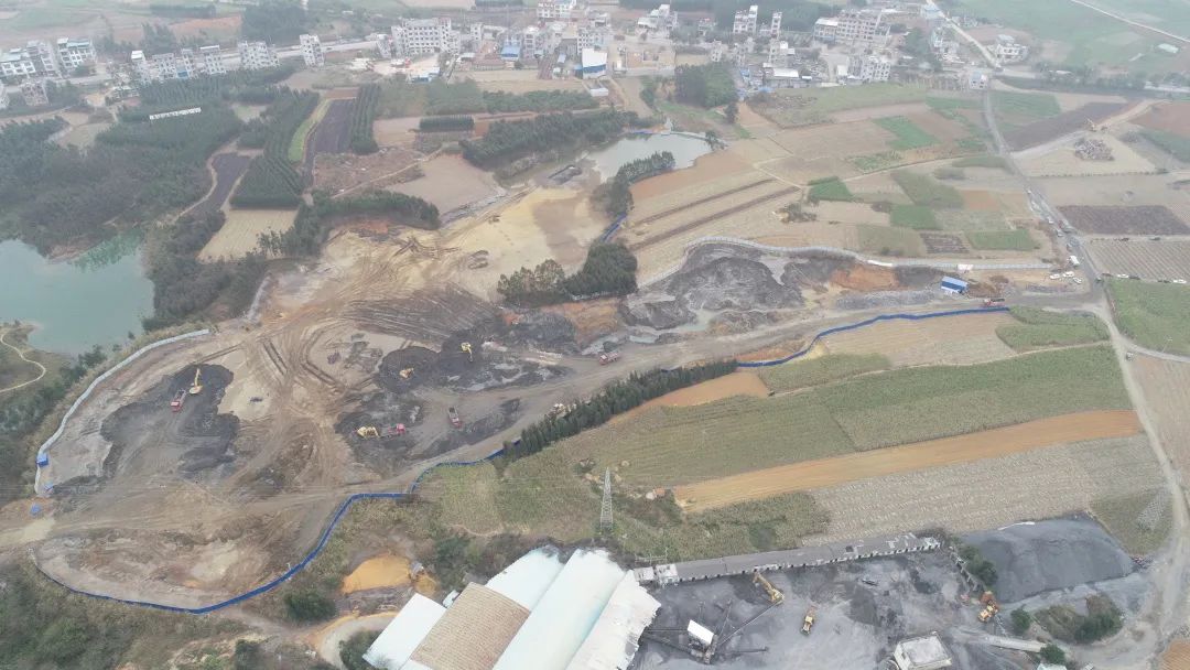 抢抓晴好天气！武宣县有序推进尾矿库矿渣搬迁工作！