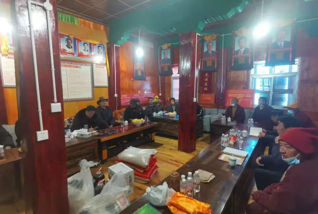 乡城县人大常委会主任李新带队赴定波乡调研