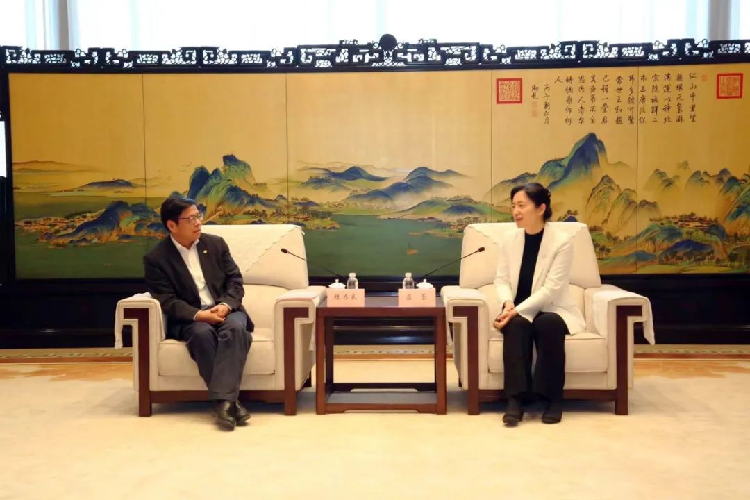 楼齐良与常州市长盛蕾举行会谈