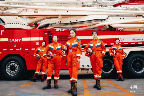 这组女消防员写真真美