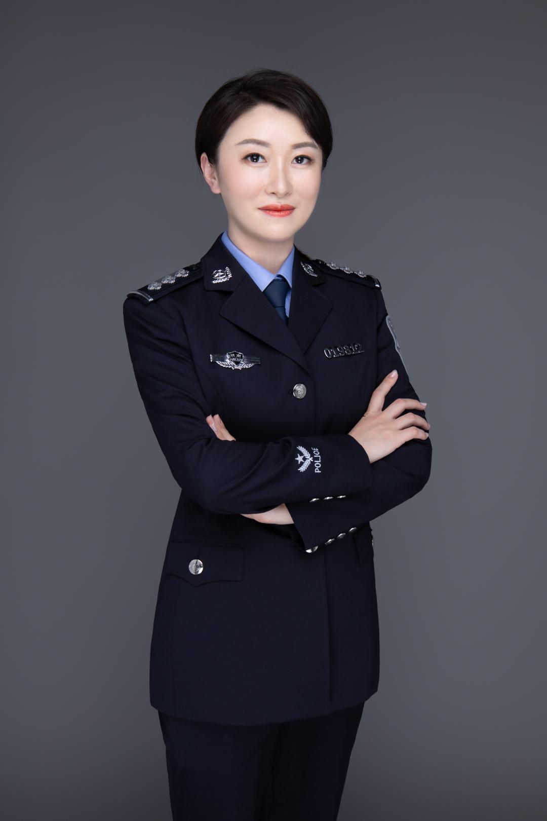 女警察照片穿制服图片