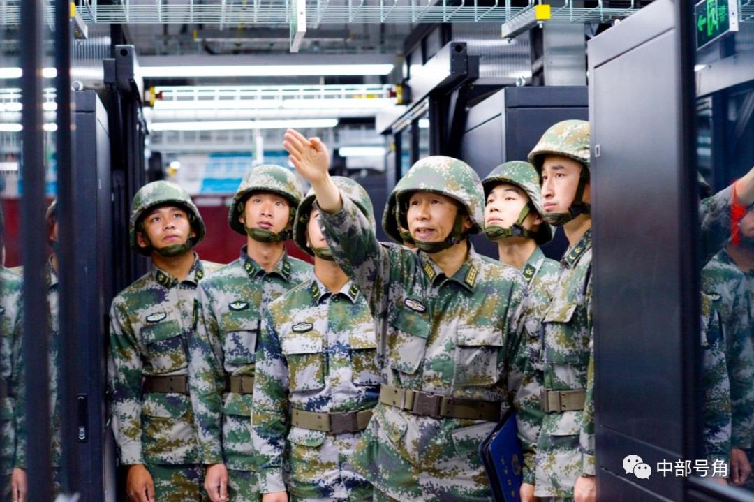 中部视讯73严爱相济为人梯他用真情助力战友成长成才