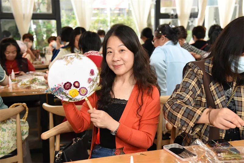 邂逅最美的"她"|省南丰所组织女民警职工举行"三八"主题diy活动