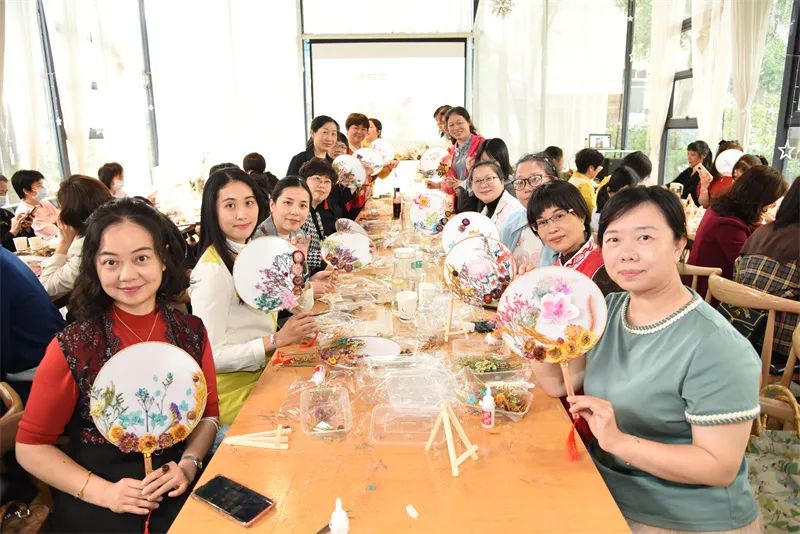 邂逅最美的"她"|省南丰所组织女民警职工举行"三八"主题diy活动