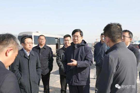 党委书记,董事长韩金虎及相关单位主要负责同志现场研究推进化解办法