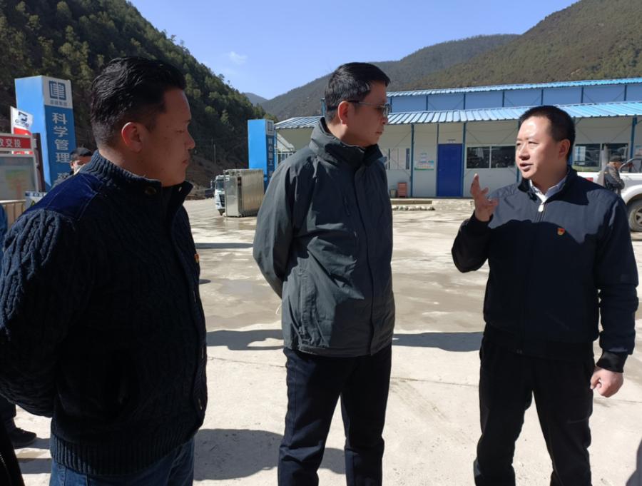州委常委副州长聂鑫到乡城县定波乡波正路项目部崩土寺等开展三防二保