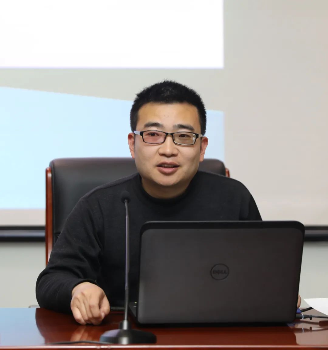 民革市委会秘书长翟骏主持会议并讲话.