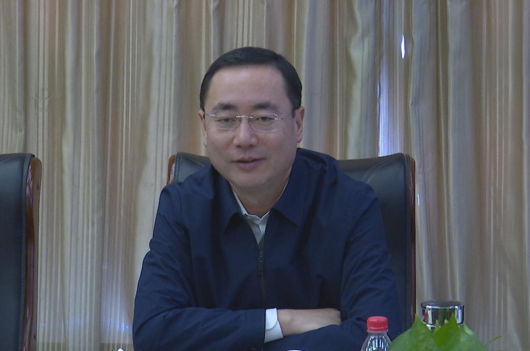 在随后召开的座谈会上,田军指出,东旭集团实力雄厚,业务广泛,总资产超