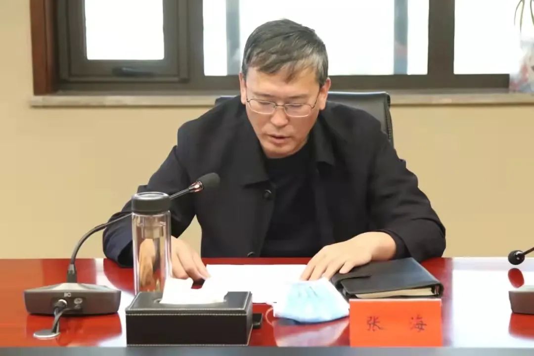 崇礼区委副书记张海,区委常委,组织部部长马力杰出席座谈会