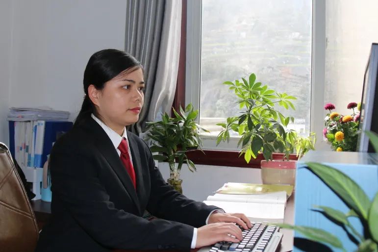 三八节特辑来来来一睹安康法院女干警的风采