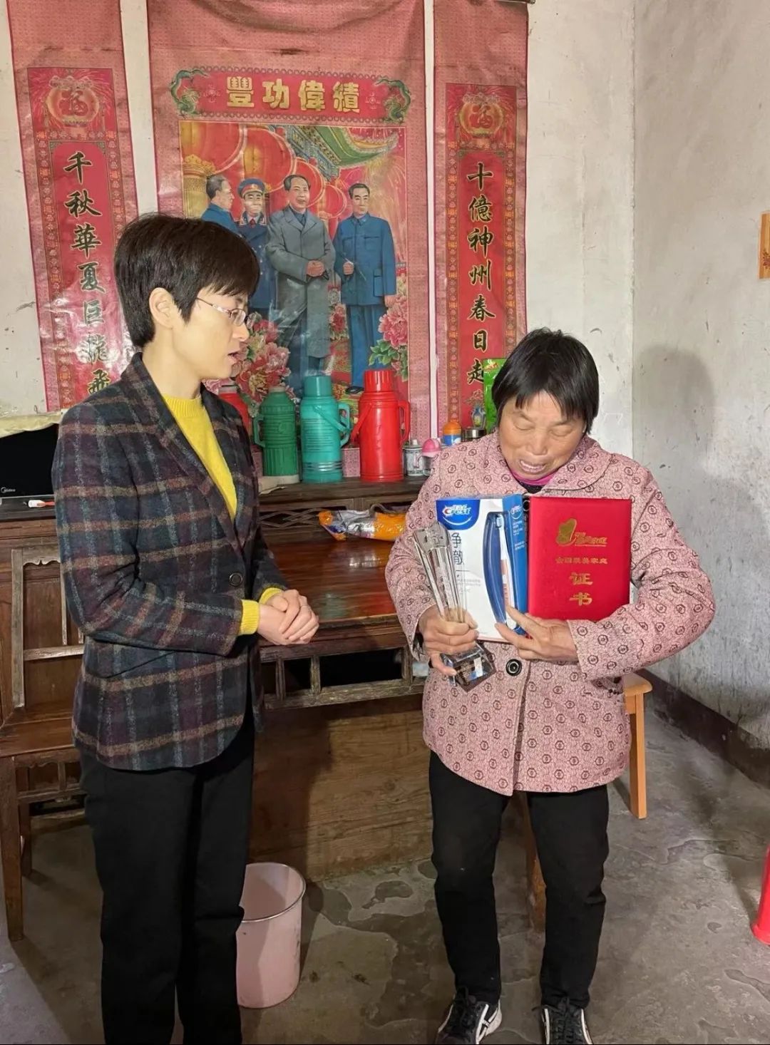 铜陵市政府副市长市妇儿工委主任杨文萍开展送奖下基层活动