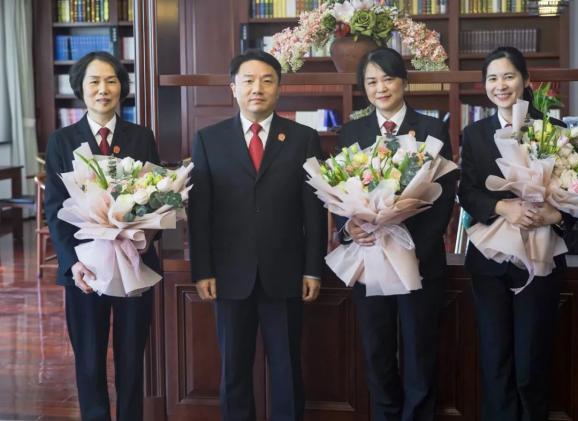 3月8日,丽水中院召开"三八"妇女节座谈会,党组书记,代院长张军斌出席