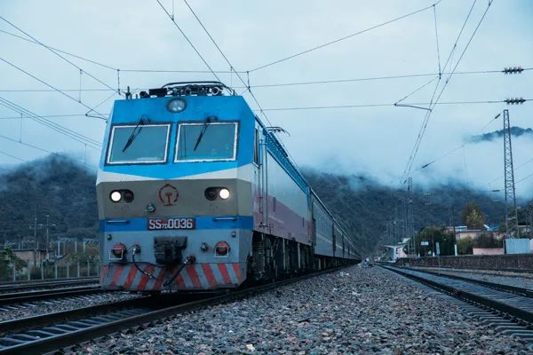 今晚八时秦岭小慢车邀您一起聚焦乡村振兴