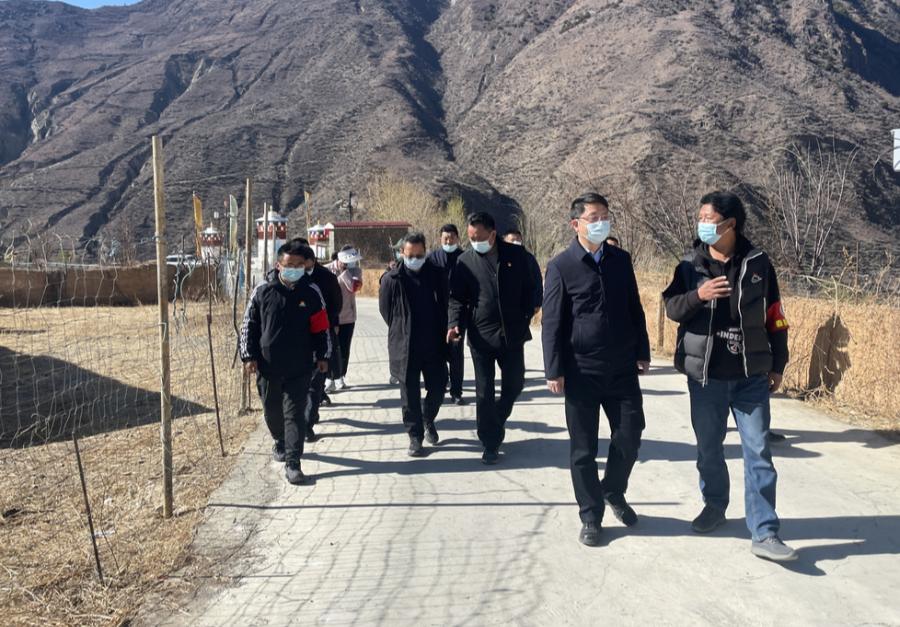 州委常委副州长聂鑫到乡城县洞松乡开展三防两保督导工作