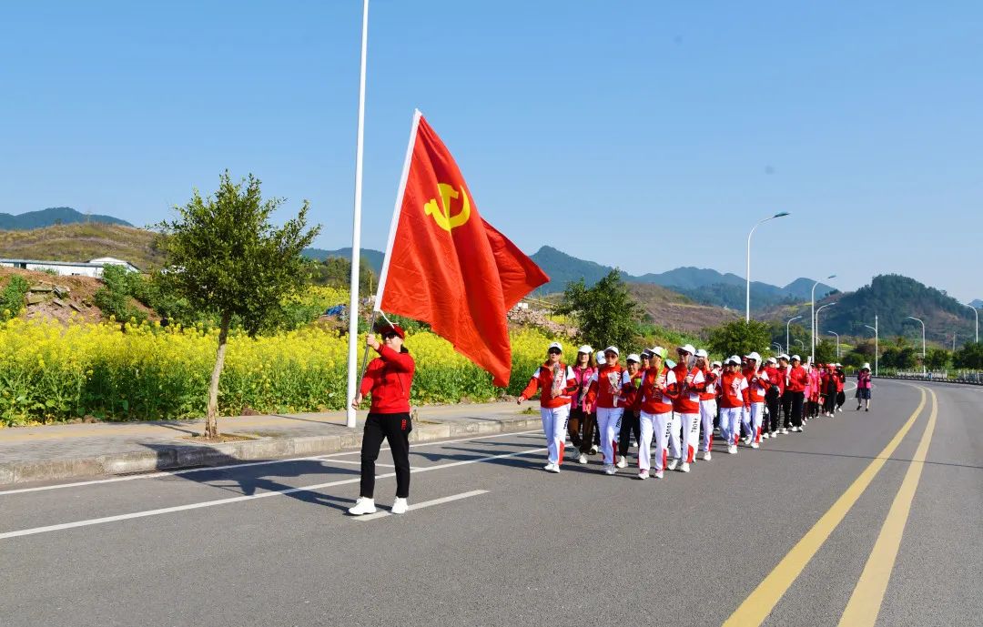 三八妇女节升旗主题图片