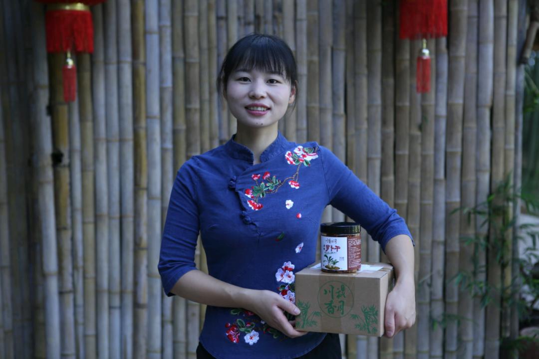 吴秋月是纳溪区白节镇竹海村人,自媒体创业者.