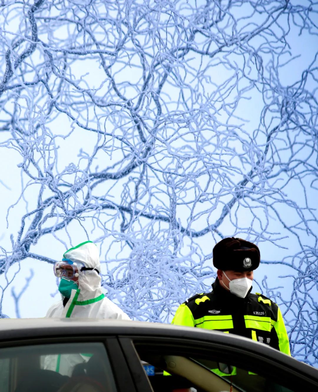 同心抗疫微光成炬鄂托克交警抗疫剪影