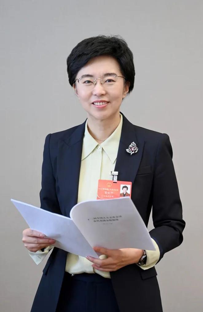 全国人大代表阳泉市委书记雷健坤做客新华访谈加快能源低碳转型资源型