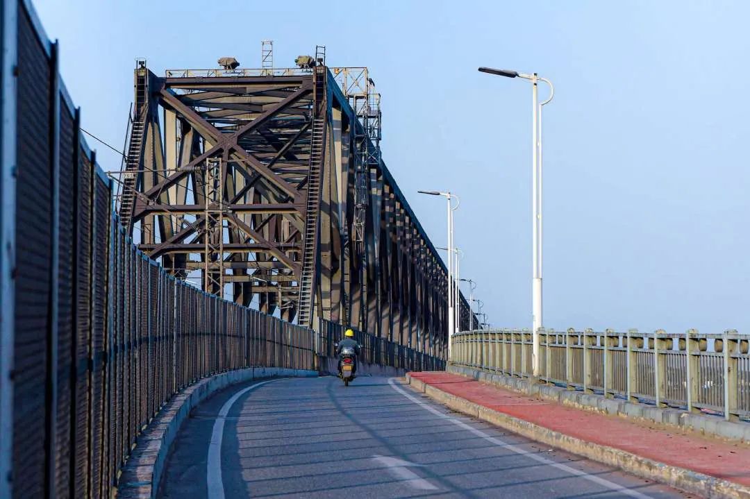 枝城长江大桥换枕施工首战告捷