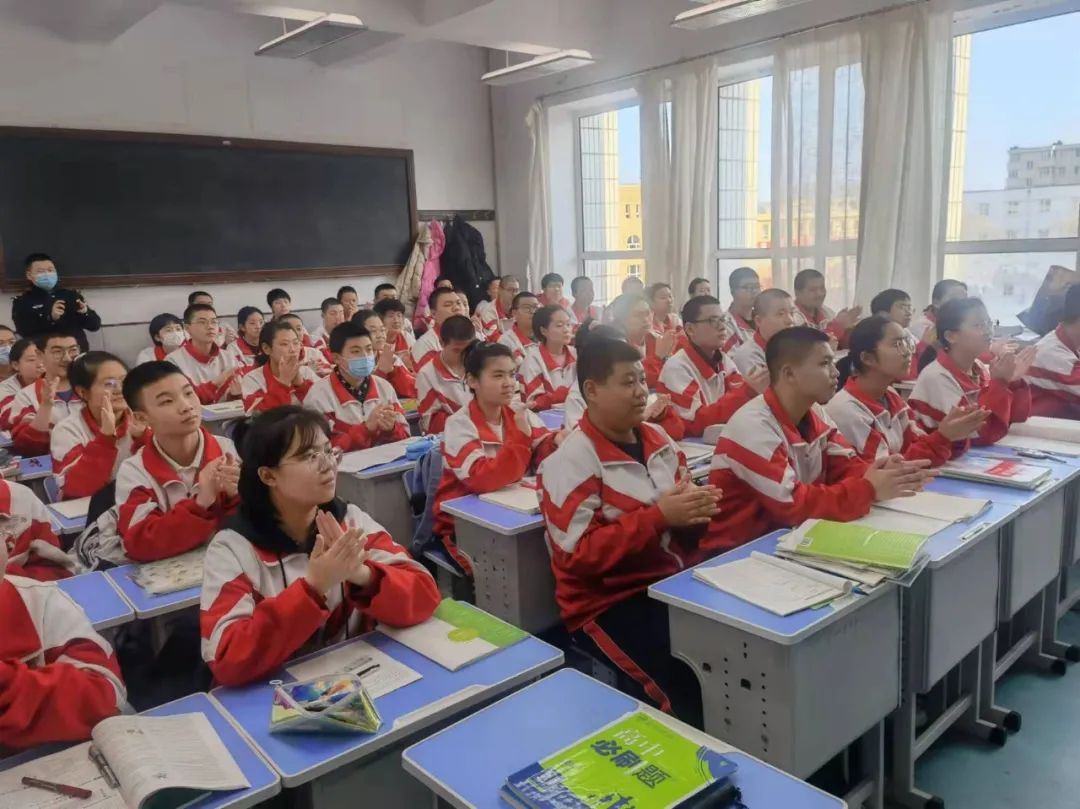 【核心使命2022】向阳分局联合鹤岗市第三中学开展校园违禁物品专项