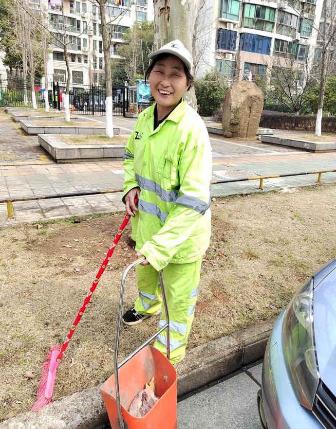 清晨5时许就发生在南昌红谷滩翠苑路