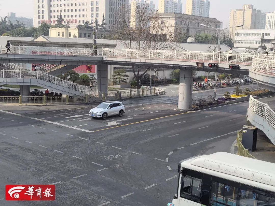 西安市长安南路（小寨十字）智能化改造 城市道路 工程案例 发光标志|主动发光标志|交通标志牌|太阳能标志牌|南京赛康交通安全科技有限公司