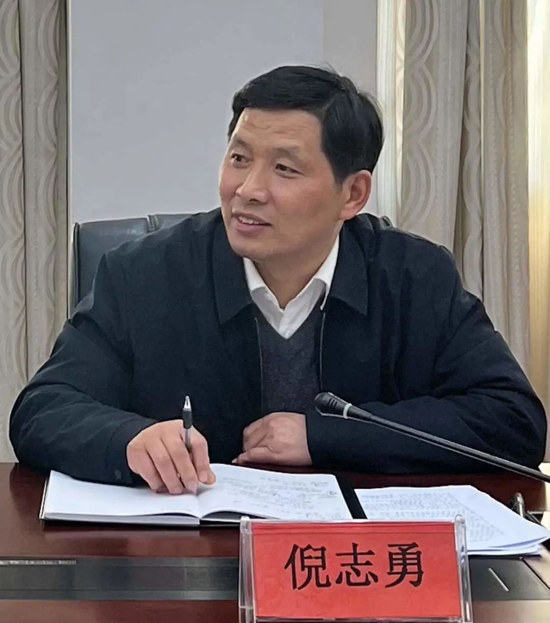 黄冈中院副院长倪志勇在听取英山县法院工作汇报后,对英山县法院在