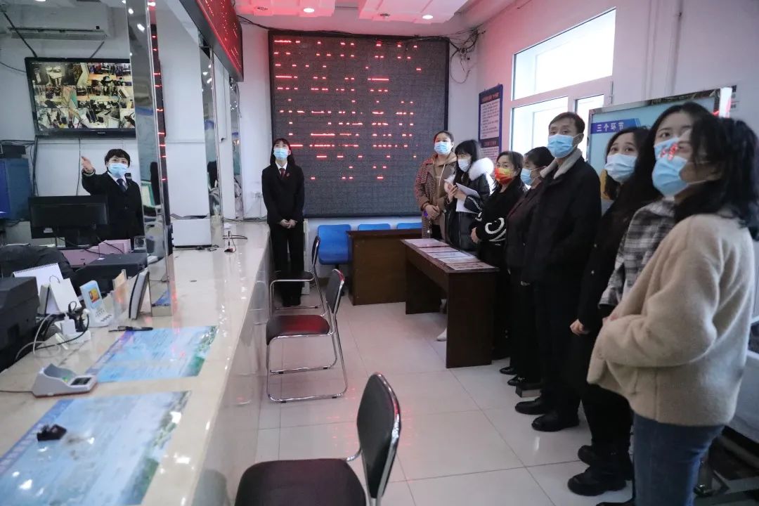 第136次公众开放日丨红岗区杏树岗镇人民政府工作人员代表走进法院