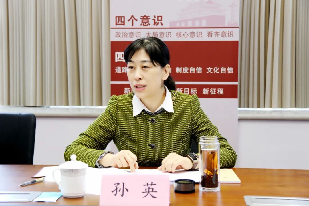 在德城区法院,孙英院长察看了诉讼服务中心,速裁庭,智能档案库房,党建