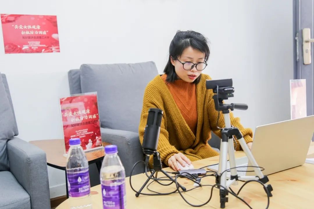 此次直播讲座获得同学们的喜爱.