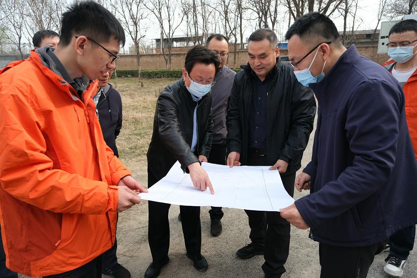徐开明带队到陕西测绘仪器厂和大地原点调研