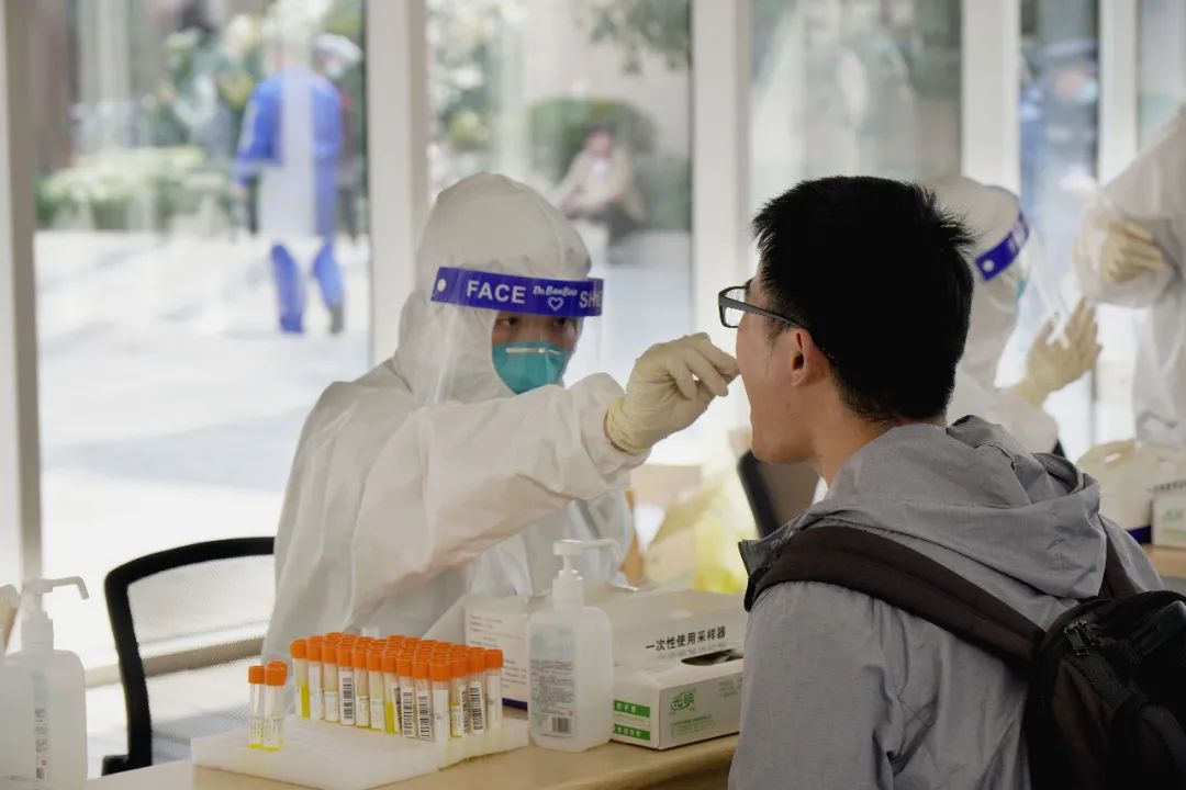 应当首选核酸检测;不具备核酸检测能力的,可以进行抗原检测