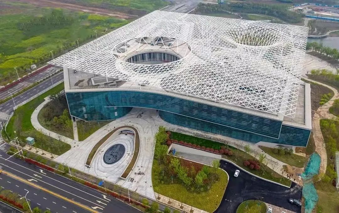 该项目包括市群众艺术馆,美术馆,市青少年活动中心,市妇女儿童活动