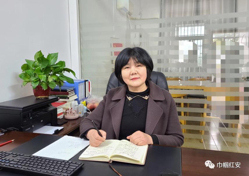 市"最美创业女性"荣誉称号,其中,我县冯淑芬,乐逢莉,刘静荣获此殊荣