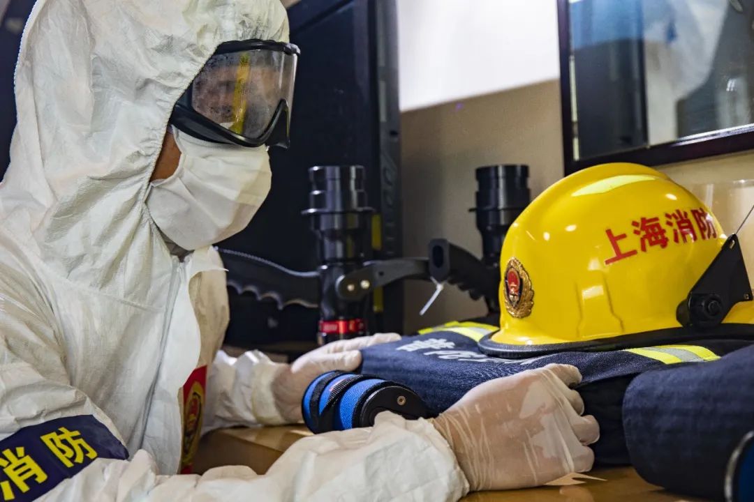 新冠疫情爆发以来,普陀支队先后调派50余名消防救援人员前往普陀区多