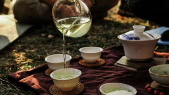 竹叶青距离茶界茅台，还差一个小罐茶
