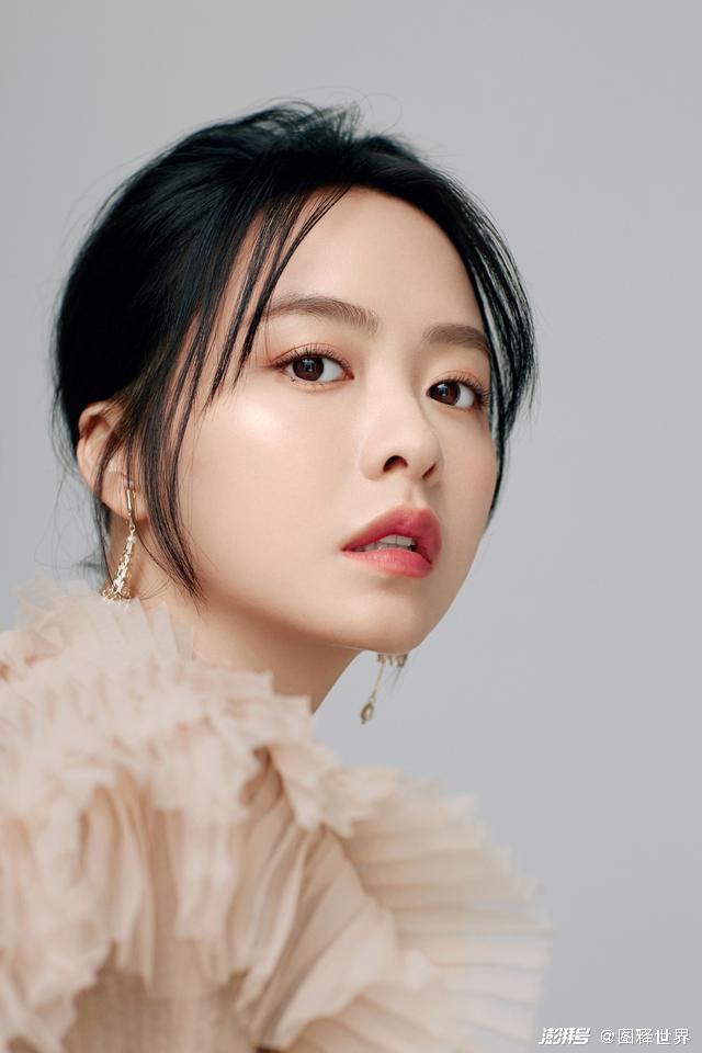 杭州青年演员余心恬剪去20年刘海少女风突变气质御姐