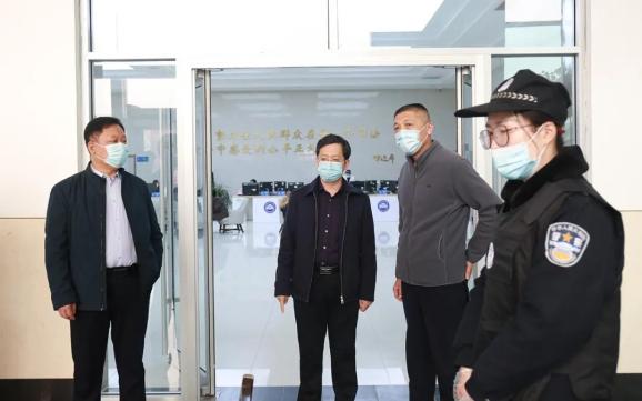 平邑县法院党组书记院长邱金山检查法院疫情防控安保工作