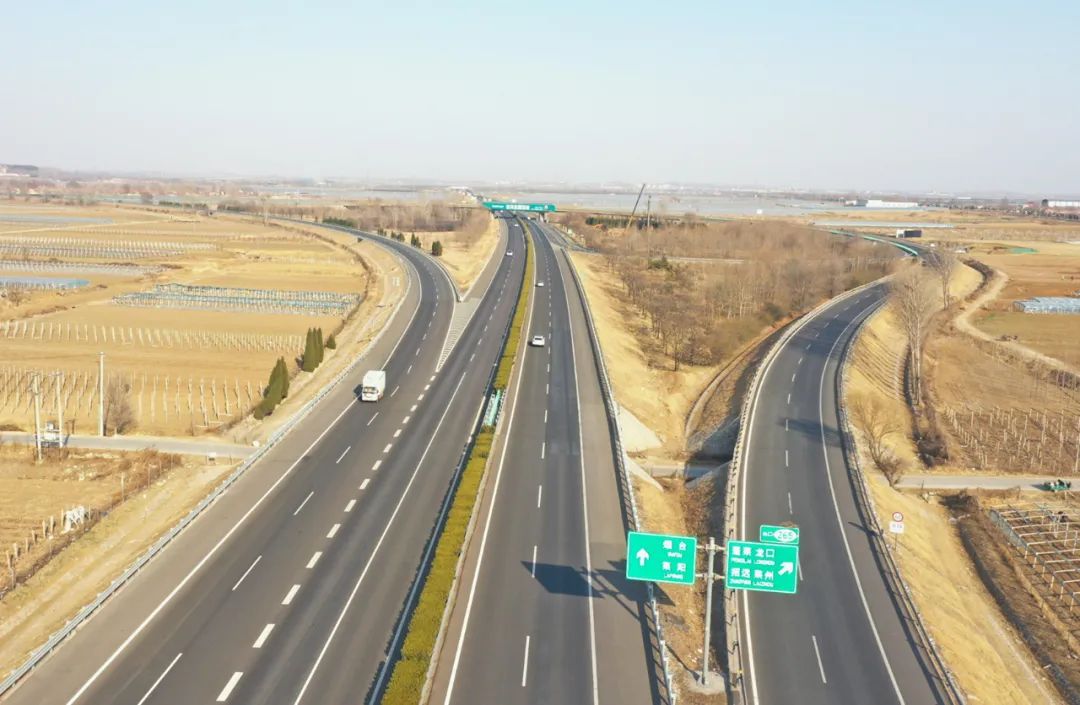 3月6日,中铁四局七分公司承建的明董高速项目明村西枢纽首桩正式开钻.