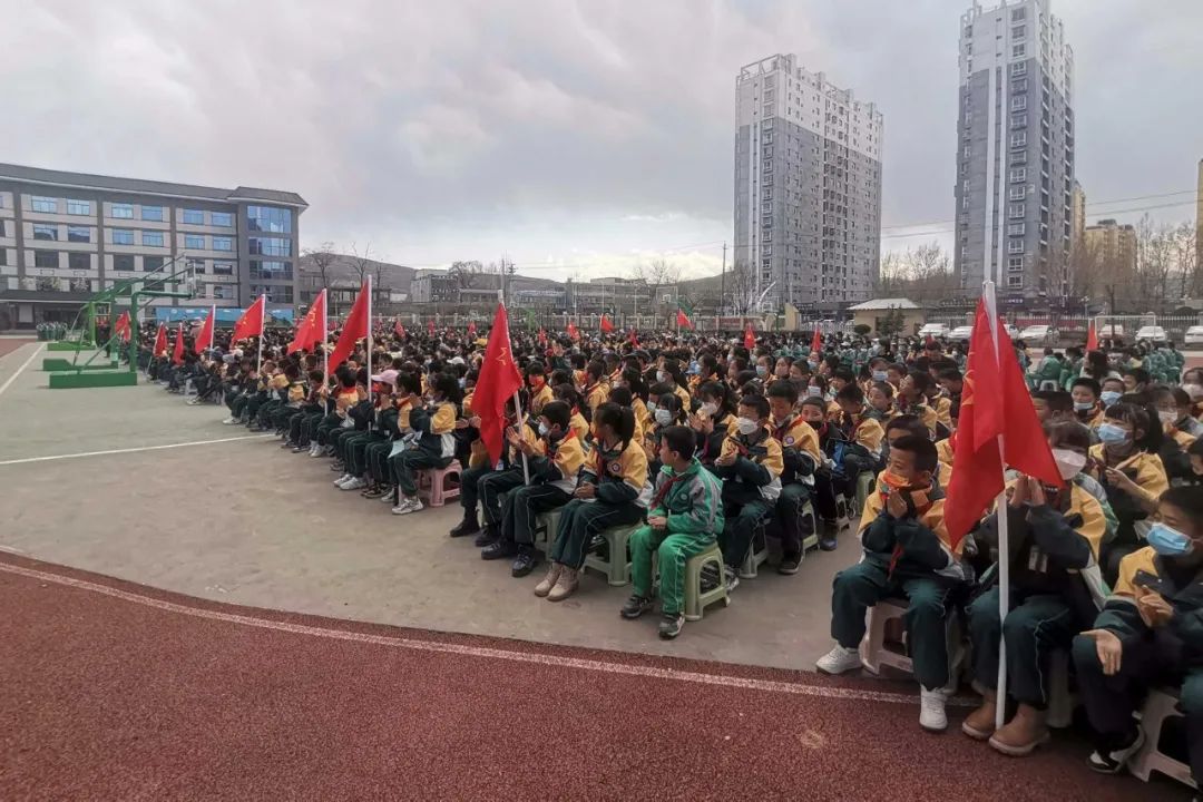 西城区派出所3月10日下午,岷县公安局城关派出所组织民警深入岷阳一小