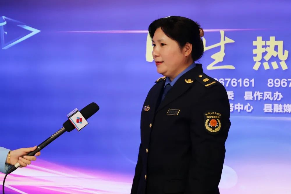 城管局领导驱赶办事群众？官方回应_城管服务群众_城管心声